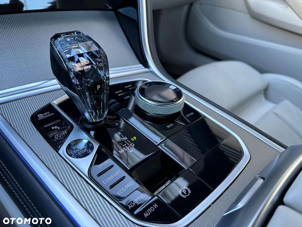 BMW Seria 8 - 28