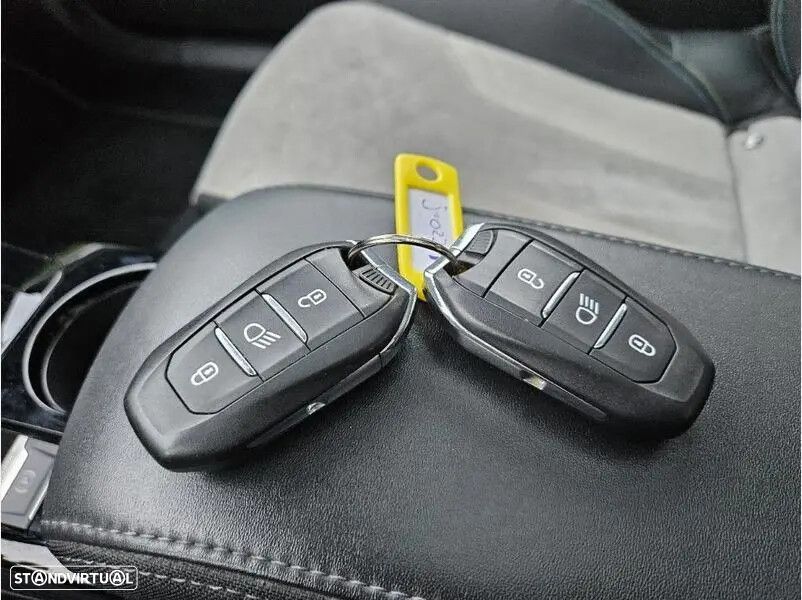 Peugeot e-2008 50 kWh GT - 17