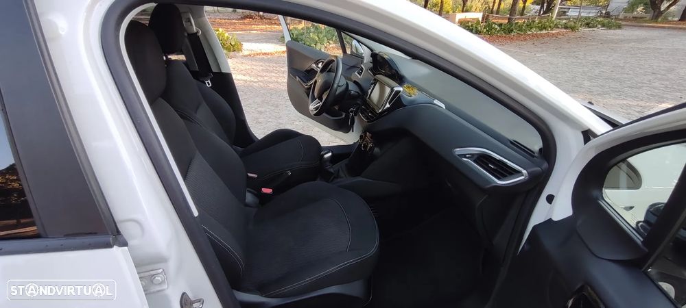 Peugeot 208 1.2 PureTech Style - 22