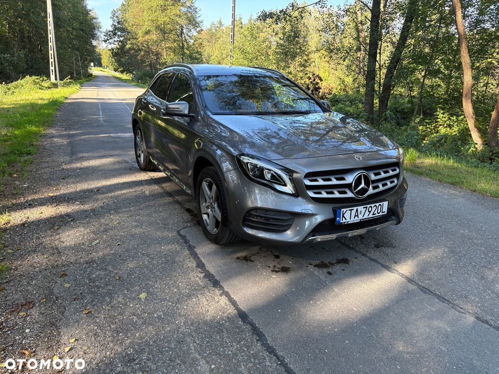 Mercedes-Benz GLA 180 7G-DCT AMG Line - 1