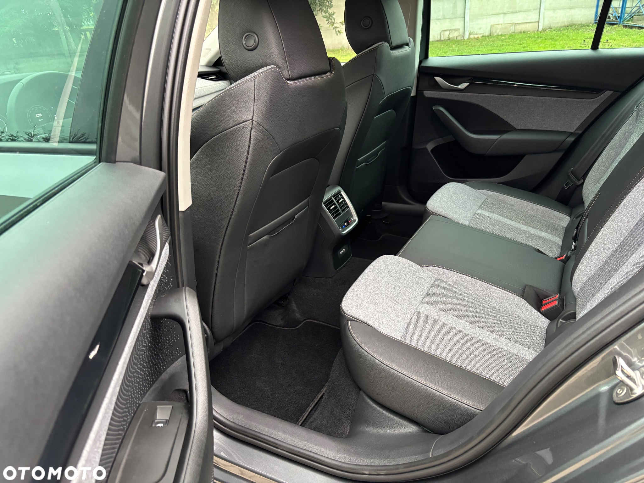 Skoda Octavia Combi 2.0 TDI DSG Edition - 13