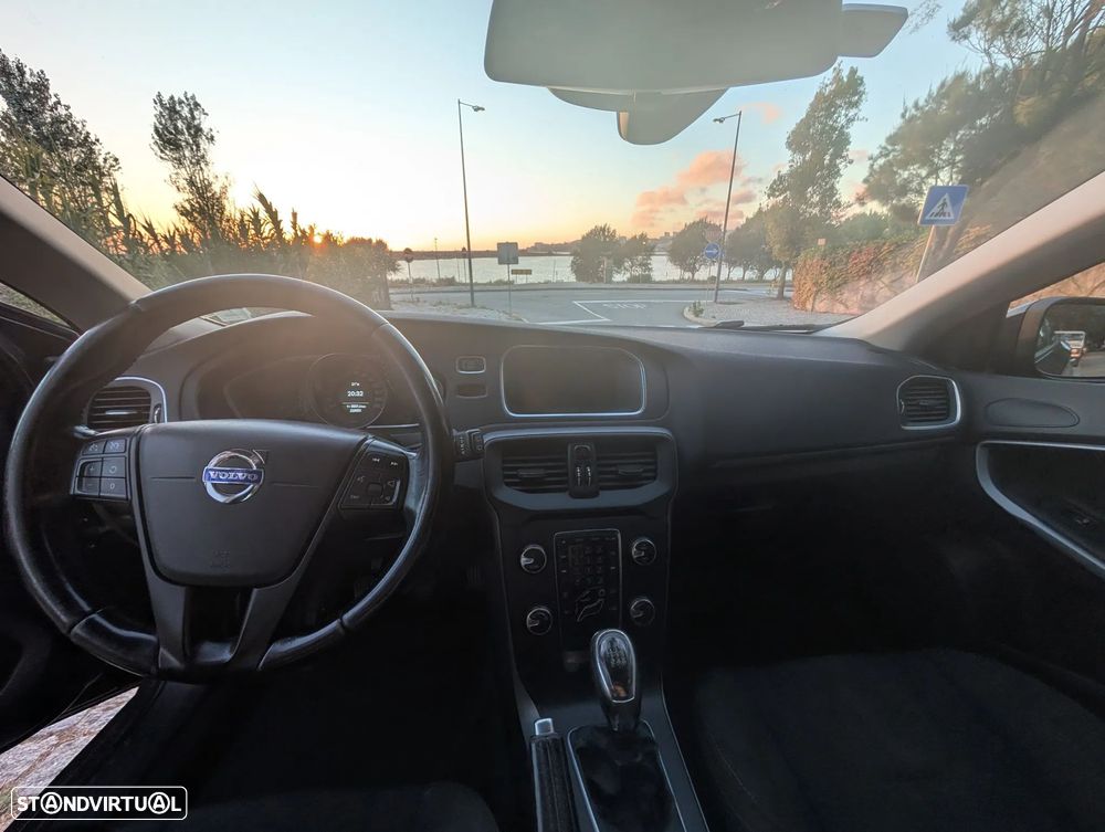 Volvo V40 D2 - 10