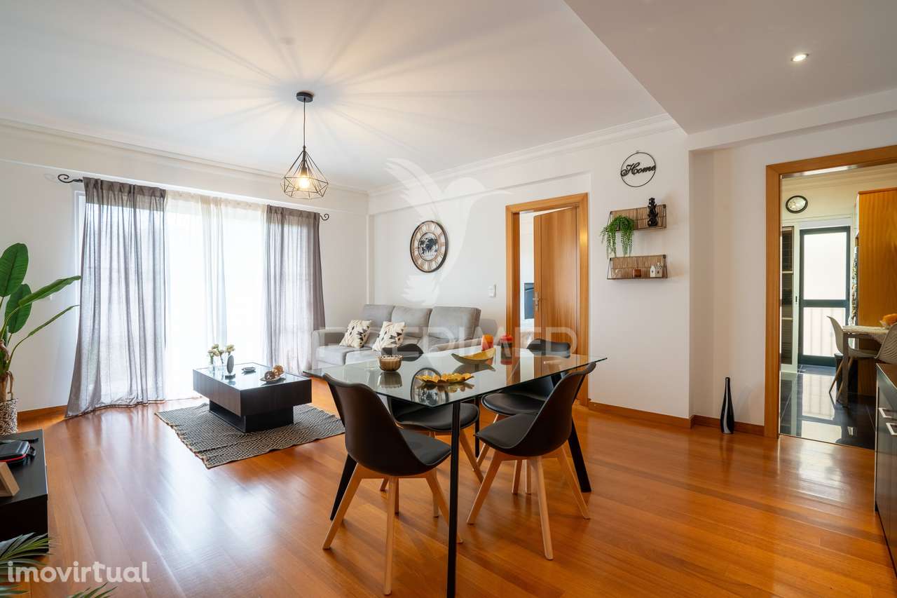 Apartamento T1 mobilado e equipado com varanda, garagem e arrecadaç... - Grande imagem: 4/11