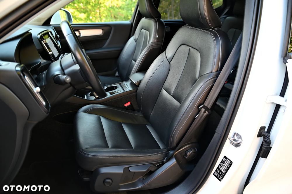 Volvo XC 40 T3 Geartronic Momentum Pro - 21