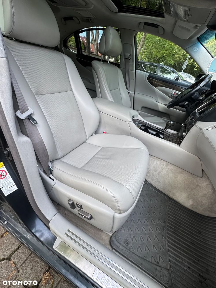 Lexus LS 600h Prestige - 25