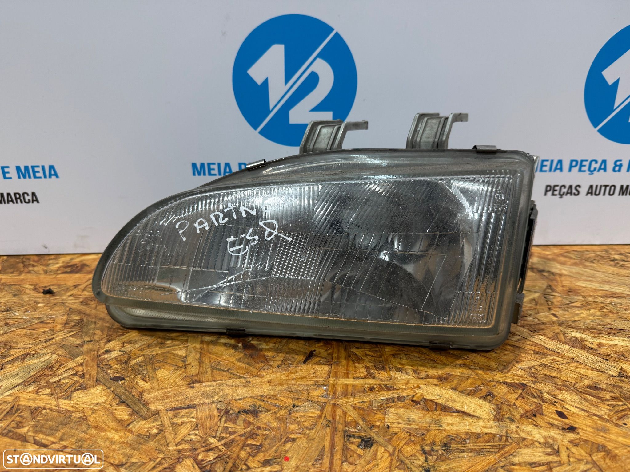 Farol esquerdo Peugeot Partner de 1999 - 1