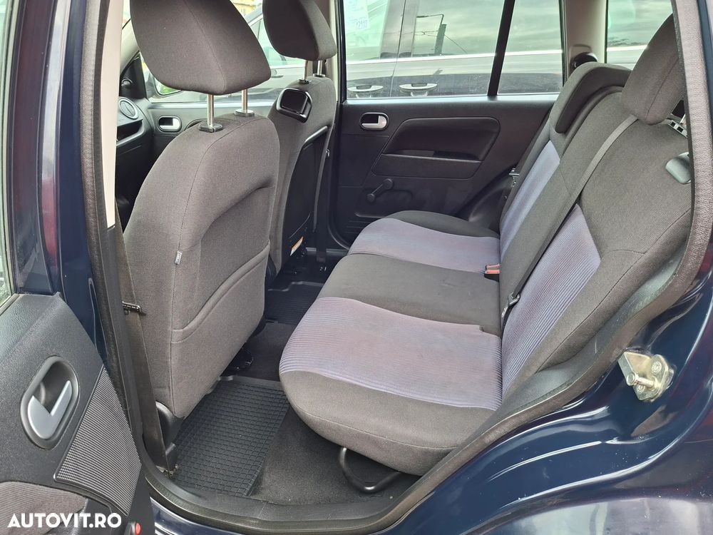 Ford Fusion - 8