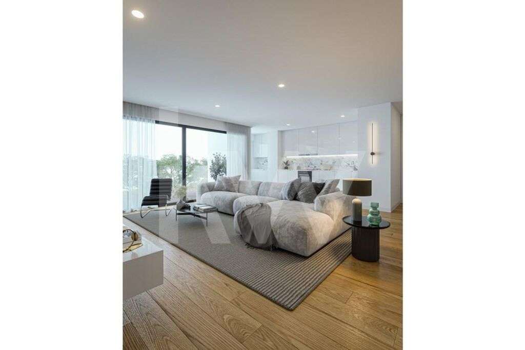 APARTAMENTO T3, COM TERRAÇO 70,20 M2, LUGAR DE GARAGEM PARA 2 VIATURAS - Grande imagem: 4/36