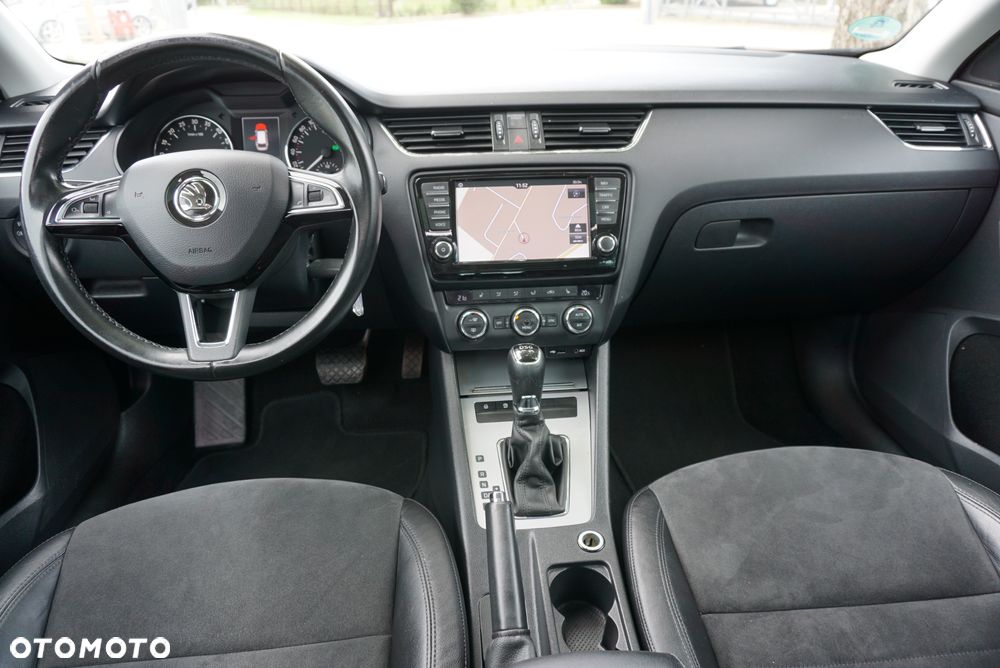 Skoda Octavia Combi 2.0 TDI DSG Premium Edition - 16