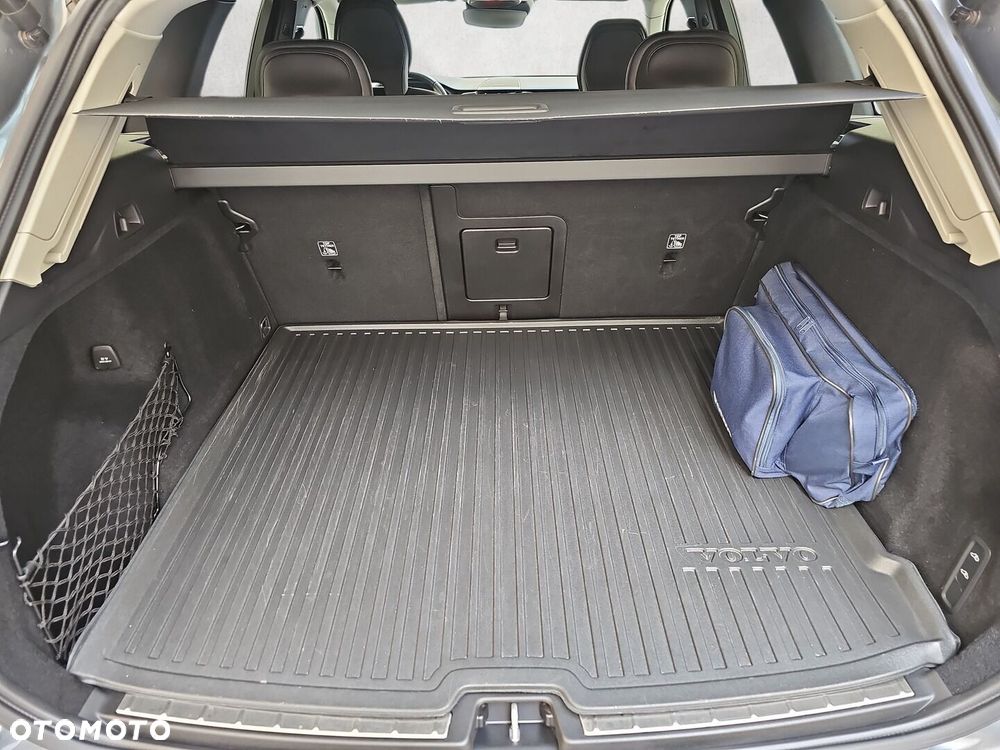Volvo XC 60 B5 B AWD Momentum Pro - 20