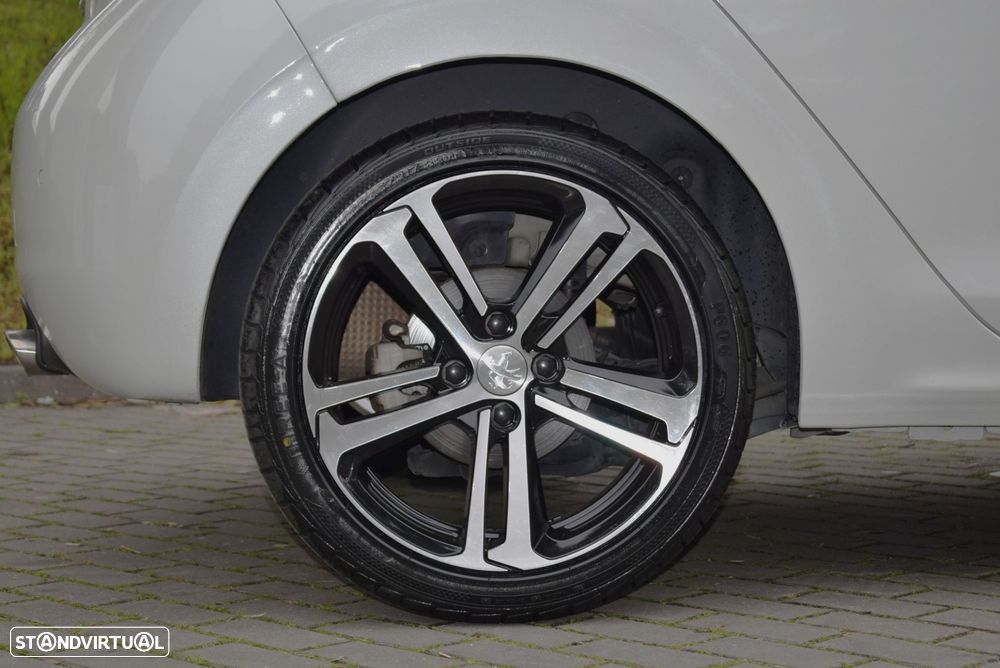 Peugeot 208 1.2 PureTech GT Line - 51