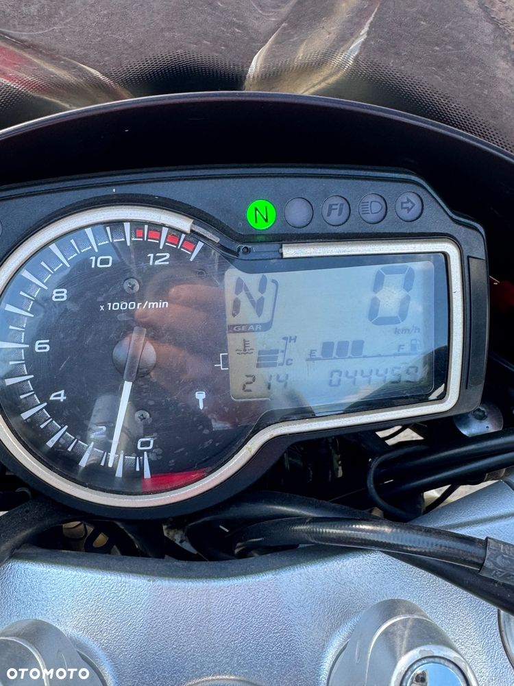 Suzuki GSR - 5