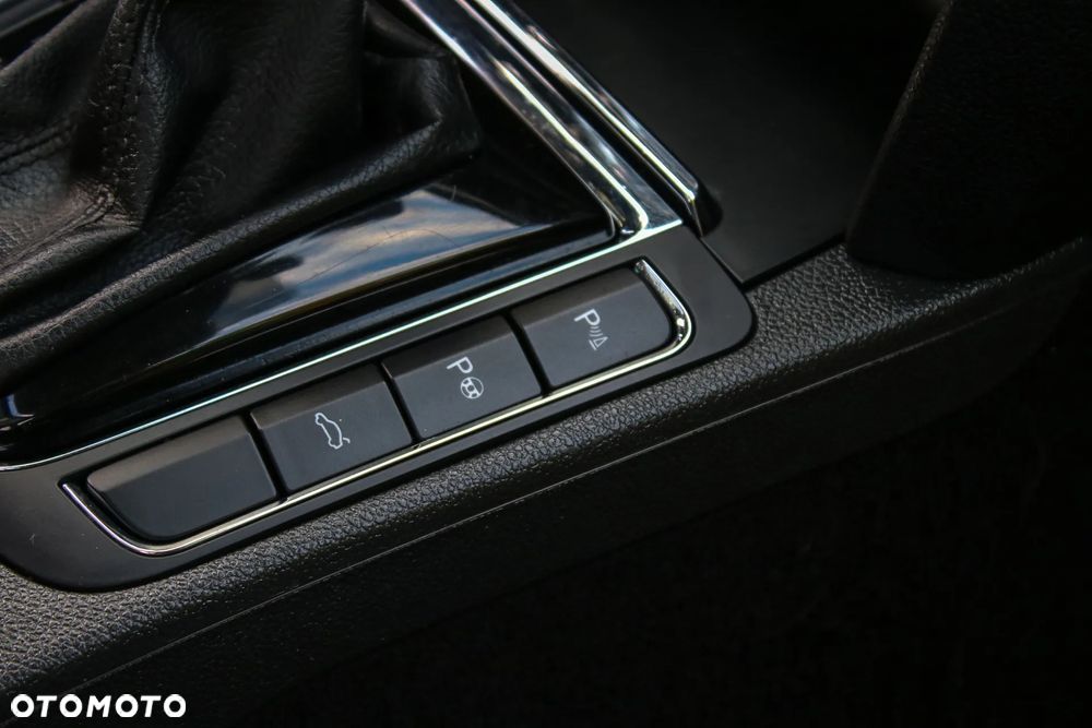 Skoda Superb Combi 2.0 TDI DSG L&K - 34