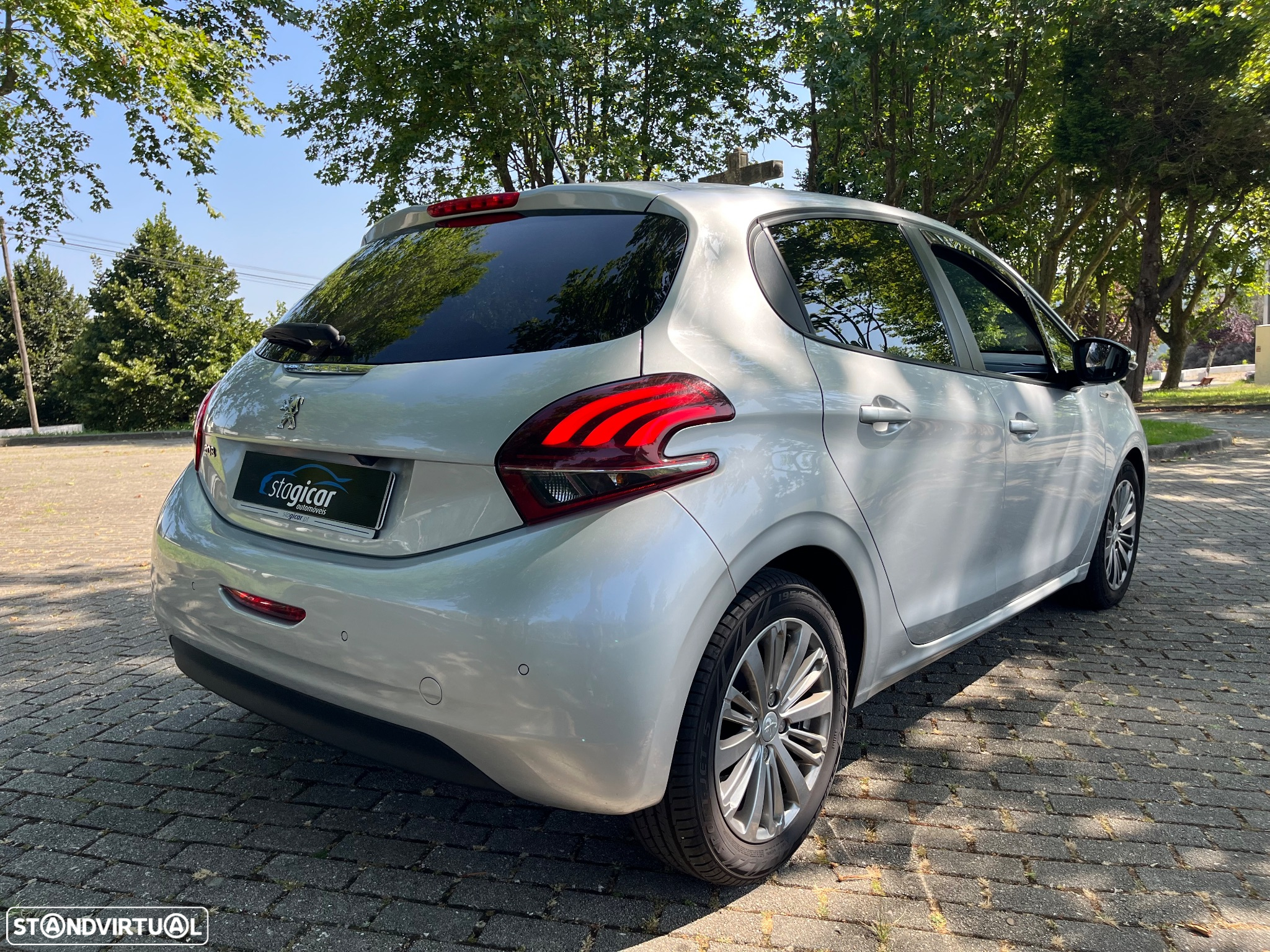 Peugeot 208 1.6 BlueHDi Style - 9
