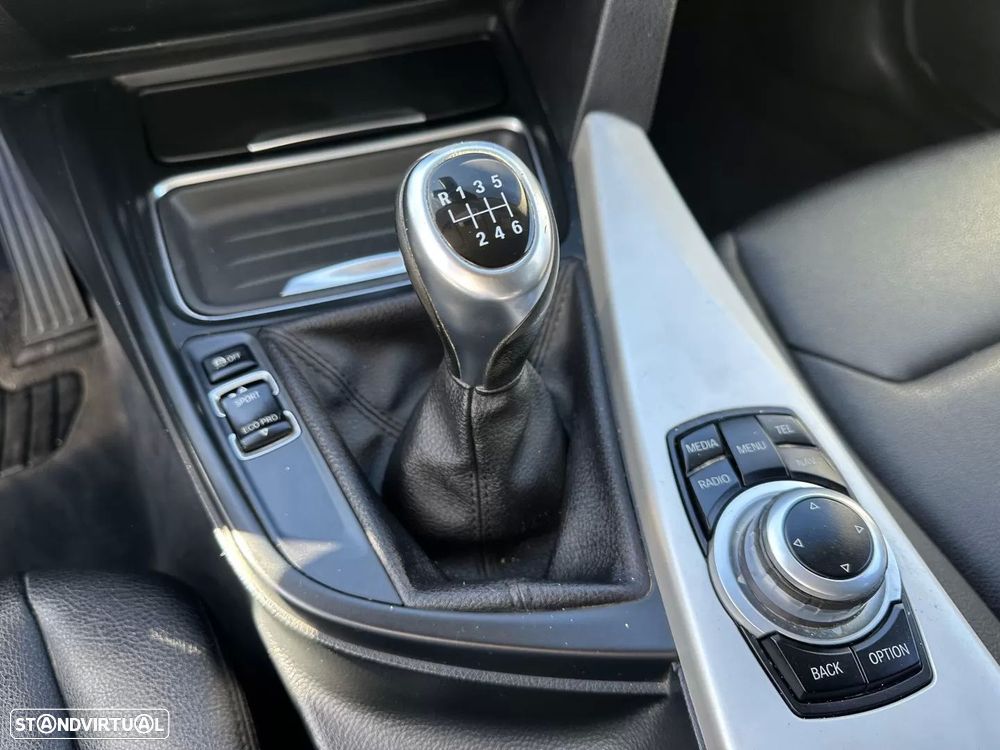 BMW 318 d Sport Line - 36