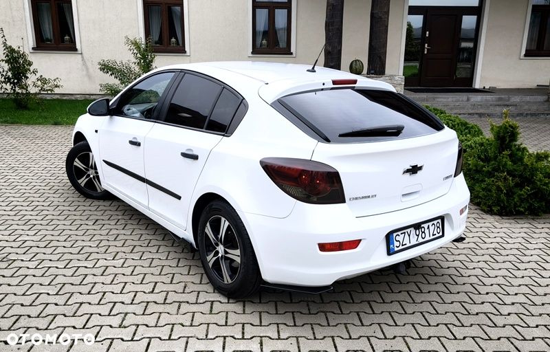 Chevrolet Cruze 1.6 LS - 15
