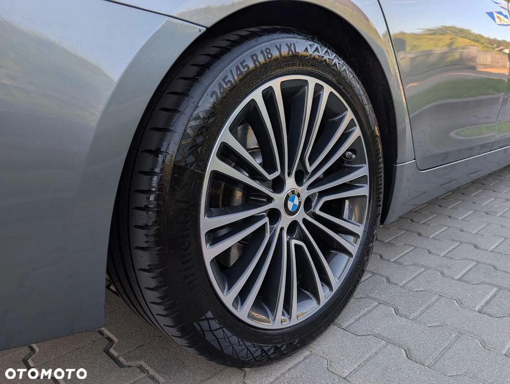 BMW Seria 5 520d Sport Line - 32
