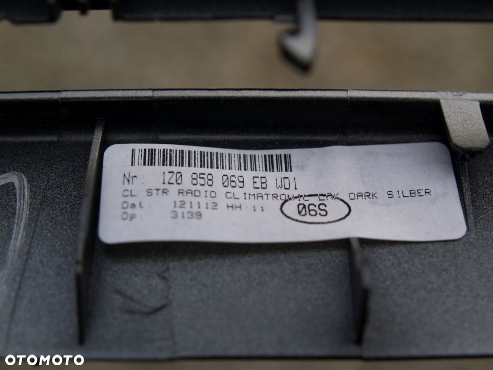 Skoda Octavia Ramka radia panel 2 II 04r 1Z0851069 - 4