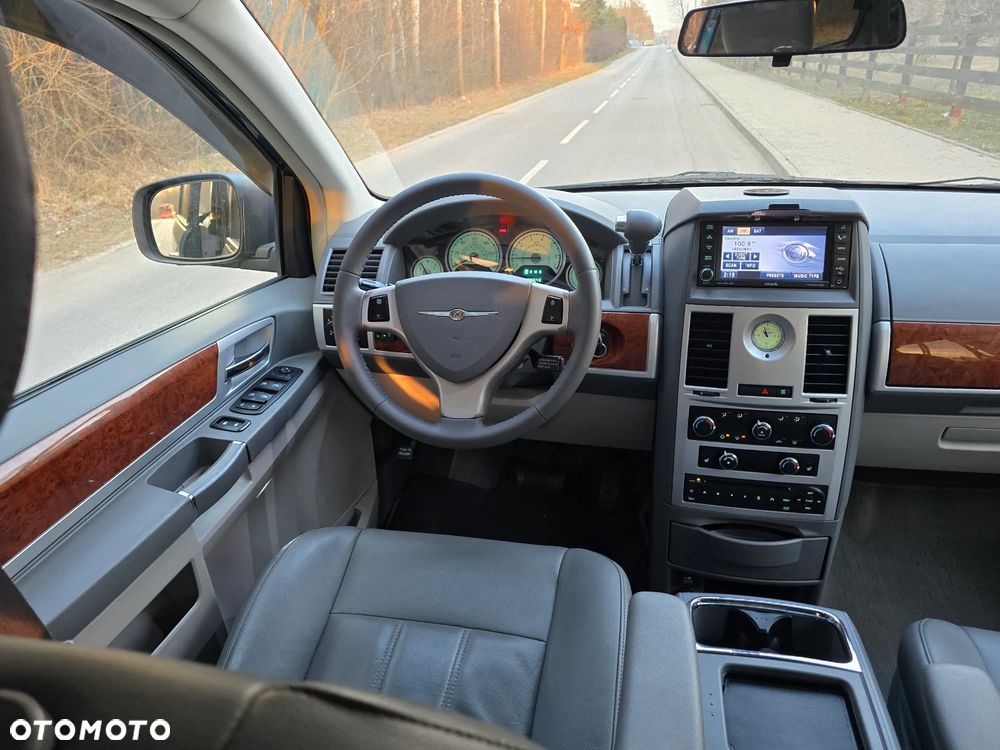 Chrysler Grand Voyager - 25