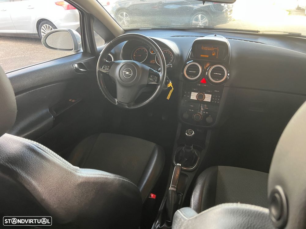 Opel Corsa 1.2 Cosmo - 23