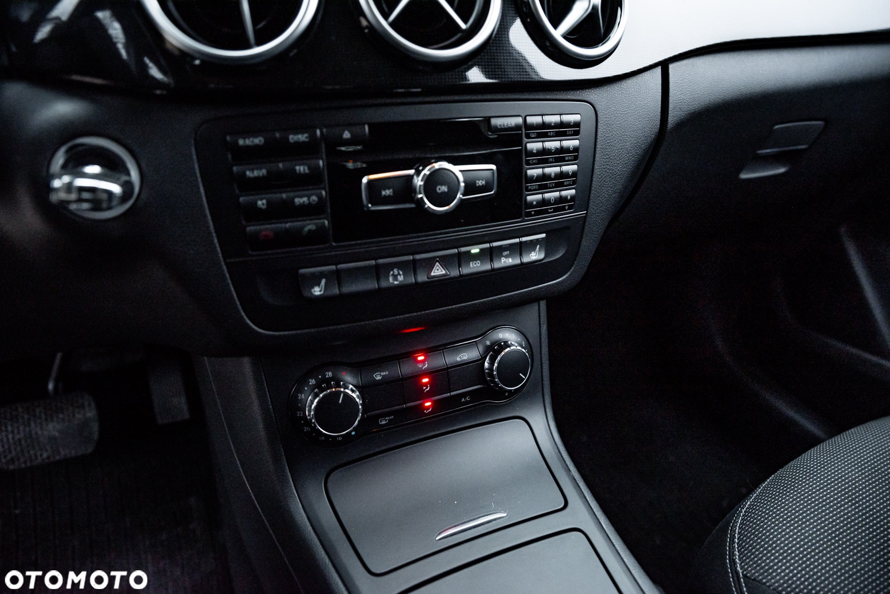 Mercedes-Benz Klasa B 180 7G-DCT - 33