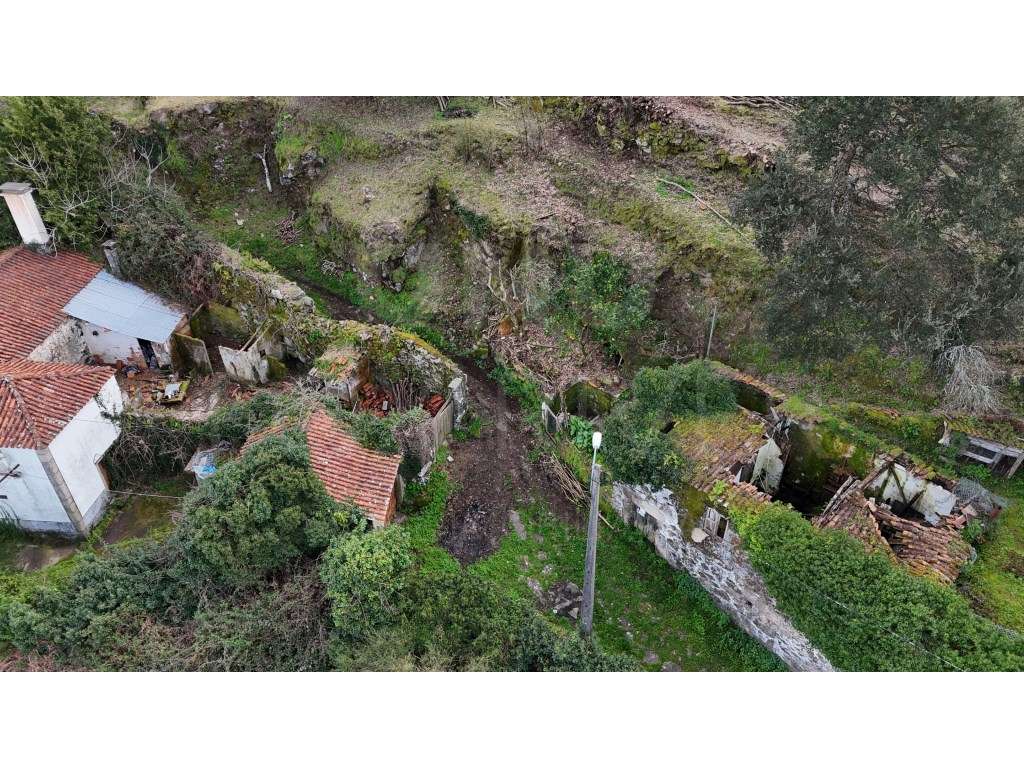 Moradias em ruína em Cerdal, VALENÇA - Grande imagem: 3/9