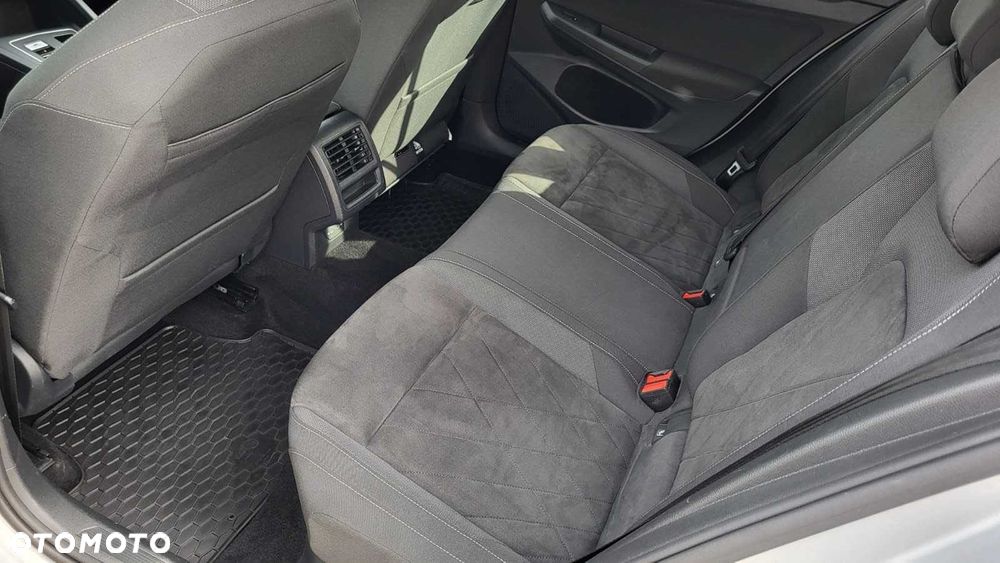 Volkswagen Golf Variant - 11