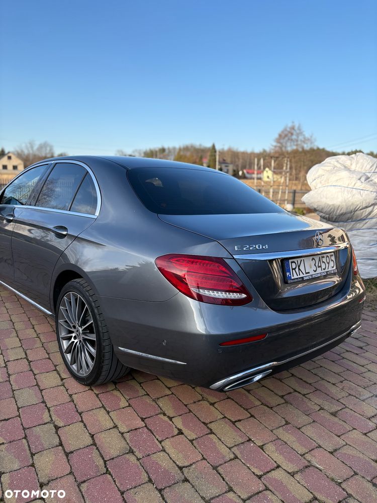 Mercedes-Benz Klasa E 220 d 9G-TRONIC - 11