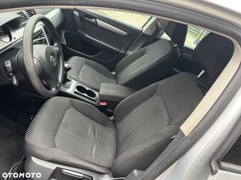 Volkswagen Passat - 13