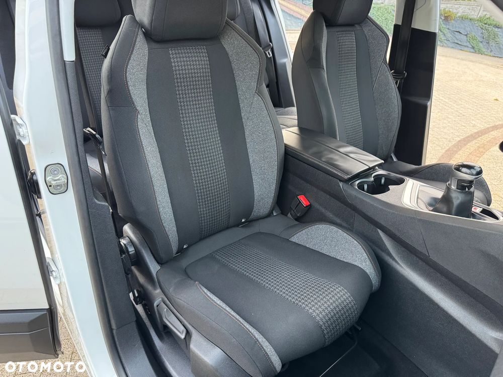 Peugeot 3008 1.5 BlueHDi Allure S&S - 17