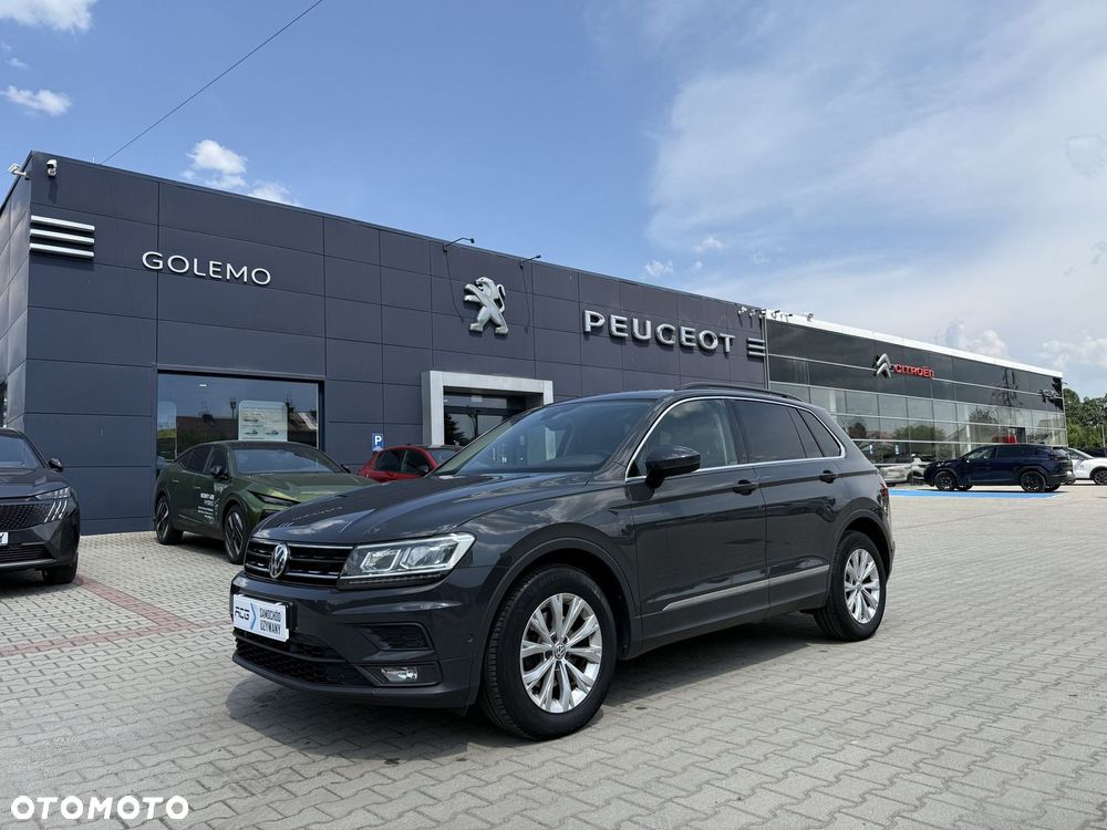 Volkswagen Tiguan - 1