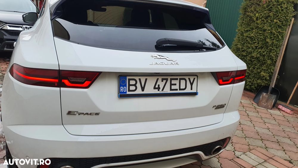 Jaguar E-Pace P250 AWD R-Dynamic S - 4