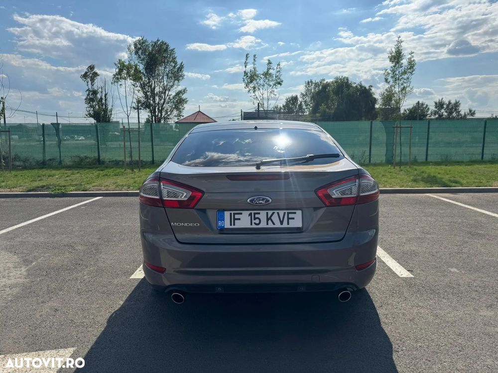 Ford Mondeo 2.0 EcoBoost Powershift Titanium - 4
