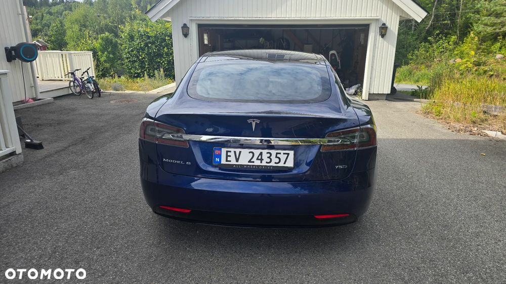 Tesla Model S - 7