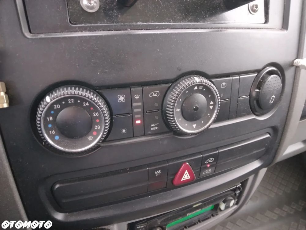 Mercedes-Benz Sprinter - 13