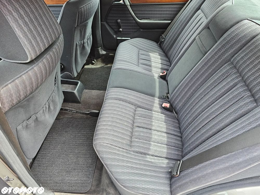 Mercedes-Benz W124 (1984-1993) ver-standard - 15