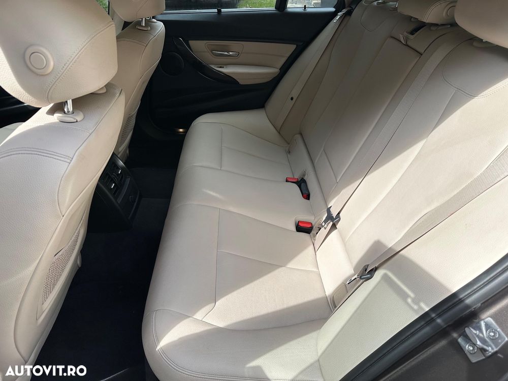 BMW Seria 3 320d Touring Aut. Modern Line - 12