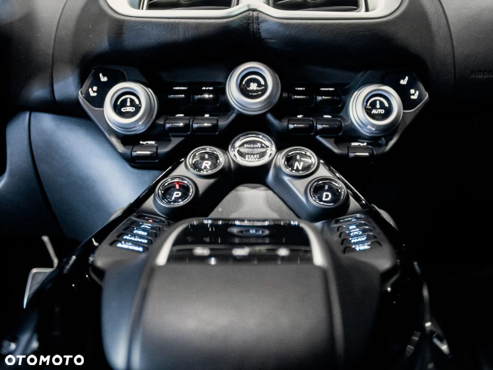 Aston Martin V8 Vantage Standard - 9