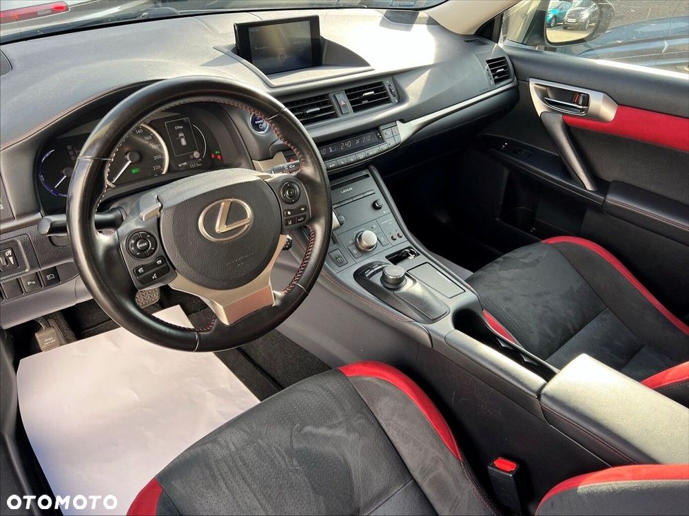Lexus CT - 10