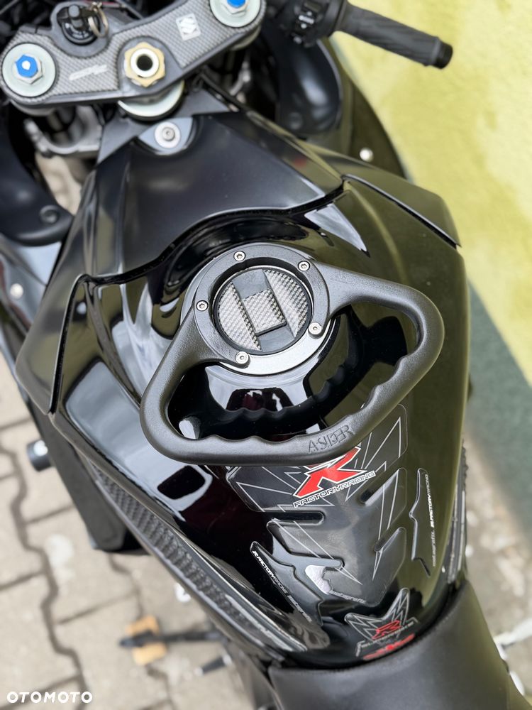 Suzuki GSX-R - 35