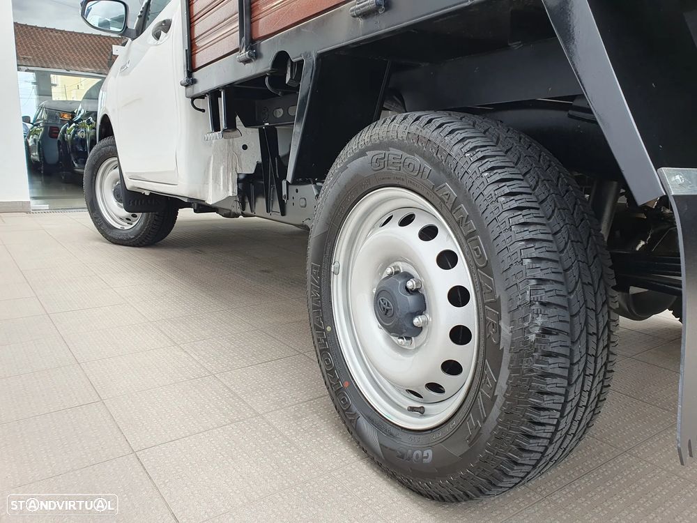 Toyota Hilux 2.4 D-4D 2WD CE CM - 11