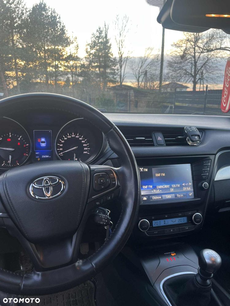 Toyota Avensis - 10