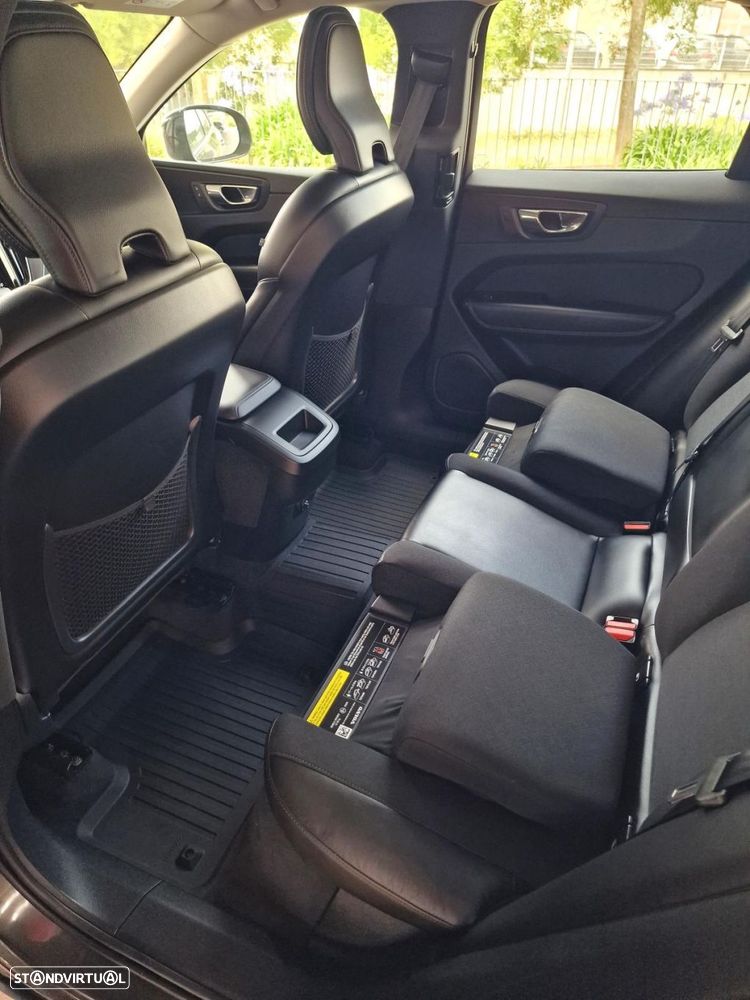 Volvo XC 60 2.0 D4 Momentum Geartronic - 16