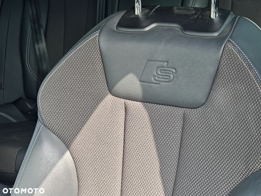Audi A4 Avant 40 TDI quattro S tronic S line - 33