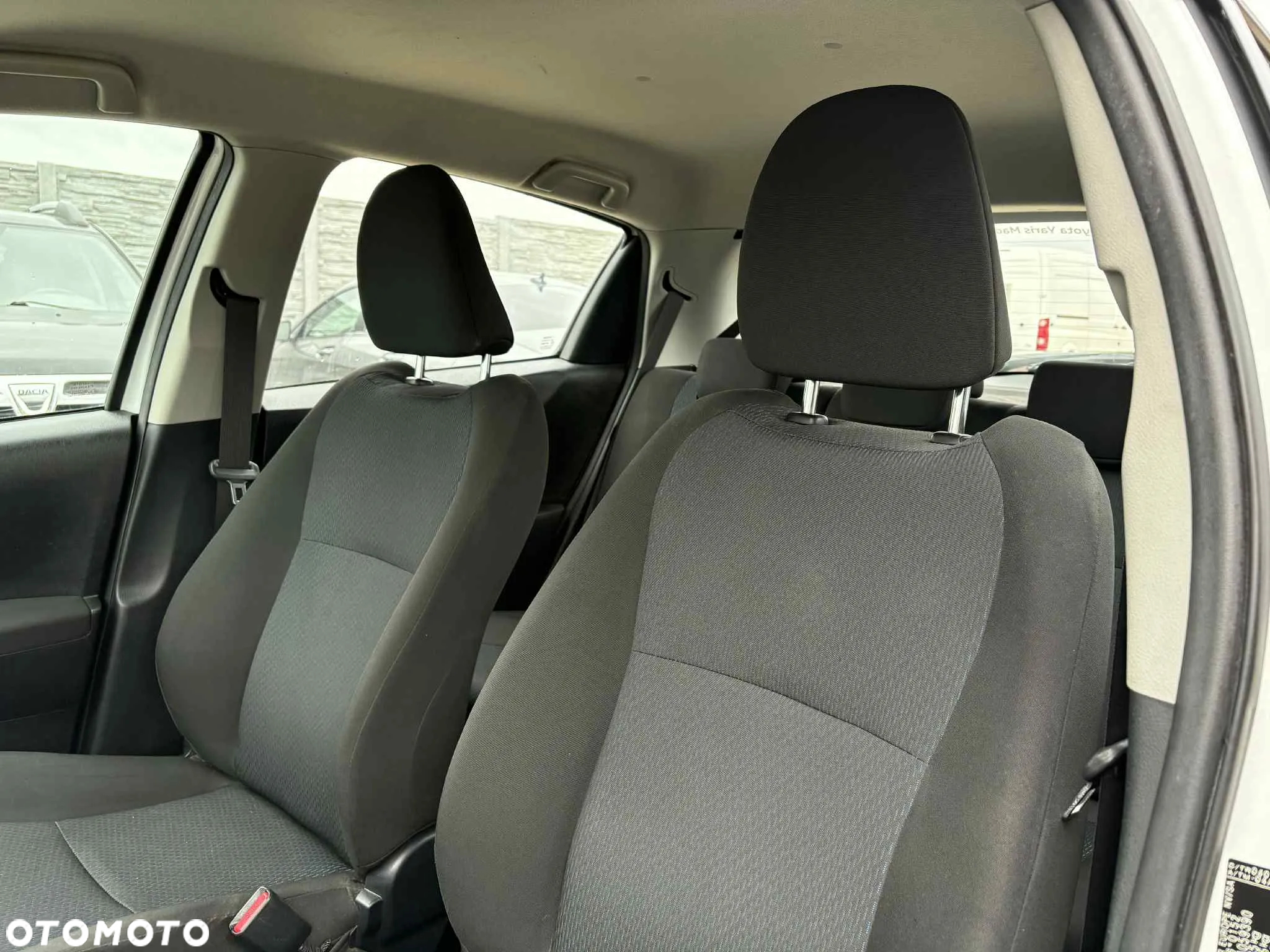 Toyota Yaris Hybrid 1.5 VVT-i - 11