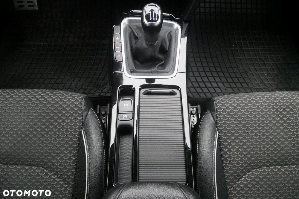 Kia Ceed - 11