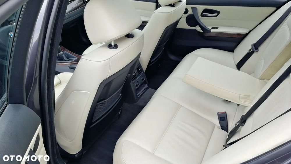 BMW Seria 3 330i - 8