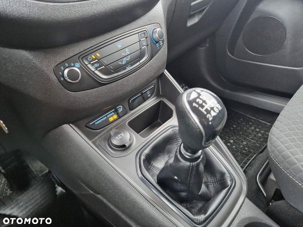 Ford Transit Courier - 18