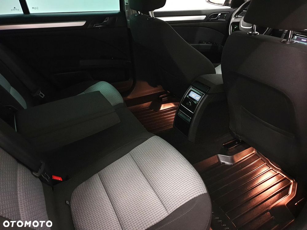 Skoda Superb 2.0 TDI Platinum - 40