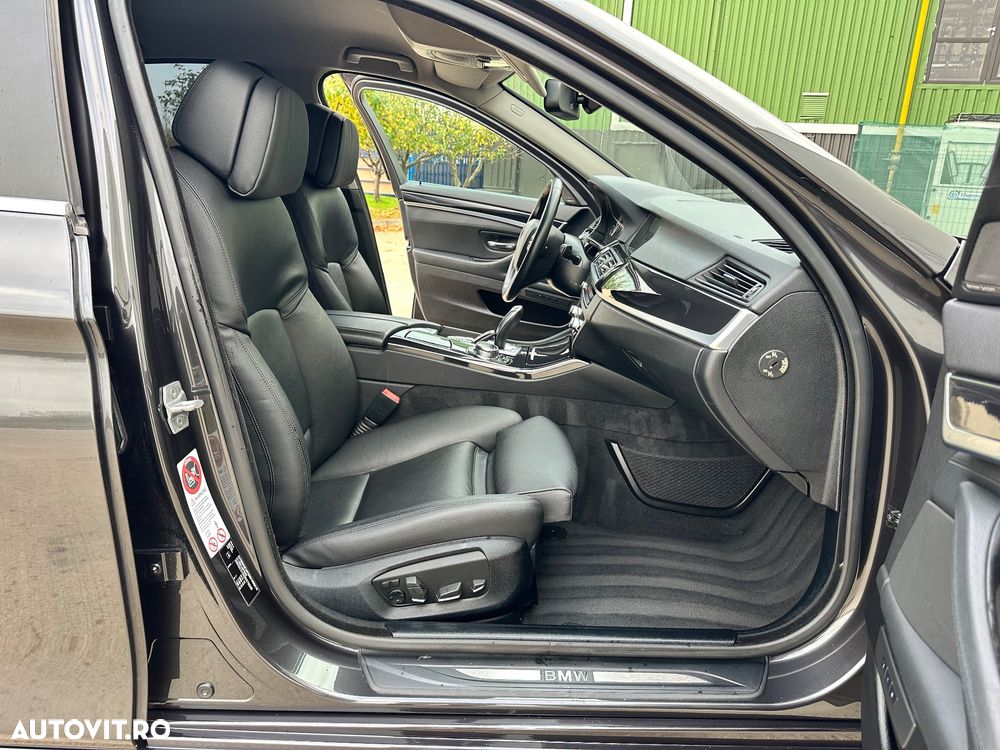 BMW Seria 5 530d xDrive Touring Sport-Aut. Luxury Line - 31